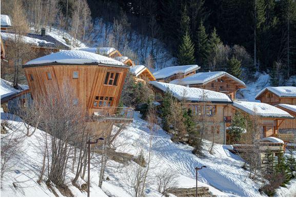 Le chalet Taillefer avec sa forme en dôme inversé au sein des chalets de la croisette